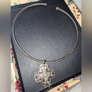 Vintage Premier Silver Tone Cross Pendant Twisted Choker Necklace